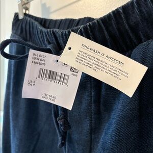 AE Cozy Dreamy Drape Low-Rise Ultra Wide Leg Jean